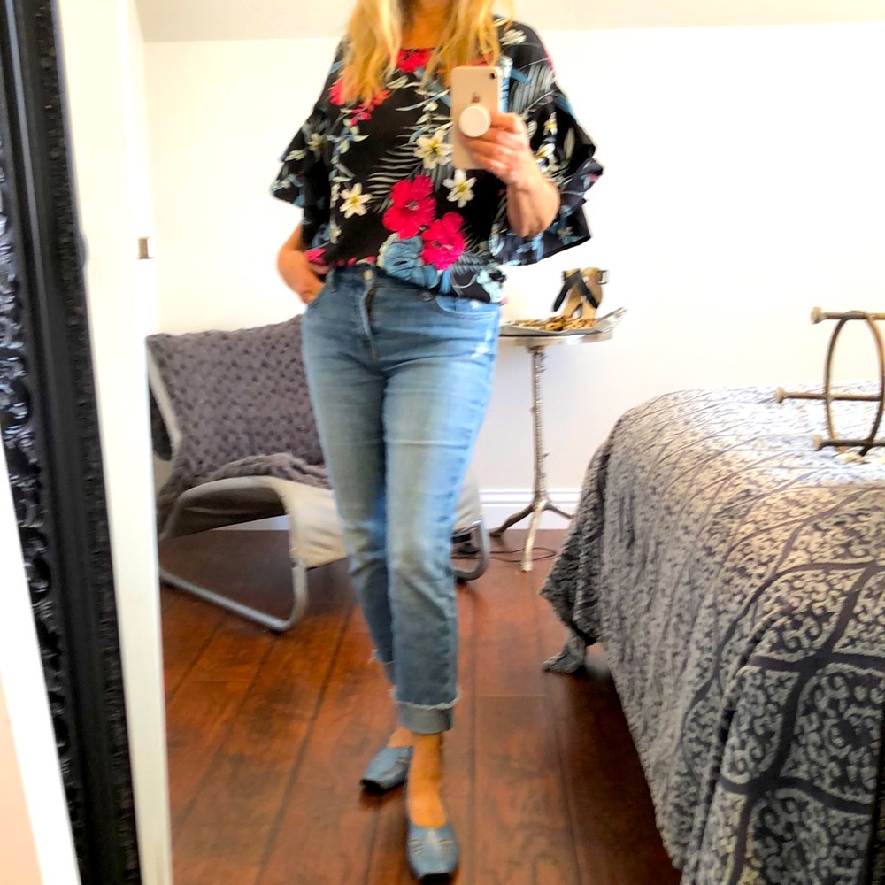 SzM boxy ruffled sleeve top